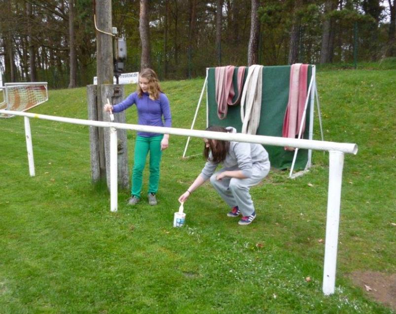 Arbeitseinsatz im Löwenberger Waldstadion