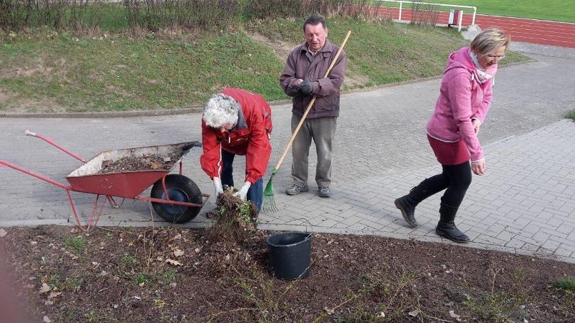 Arbeitseinsatz im Löwenberger Waldstadion